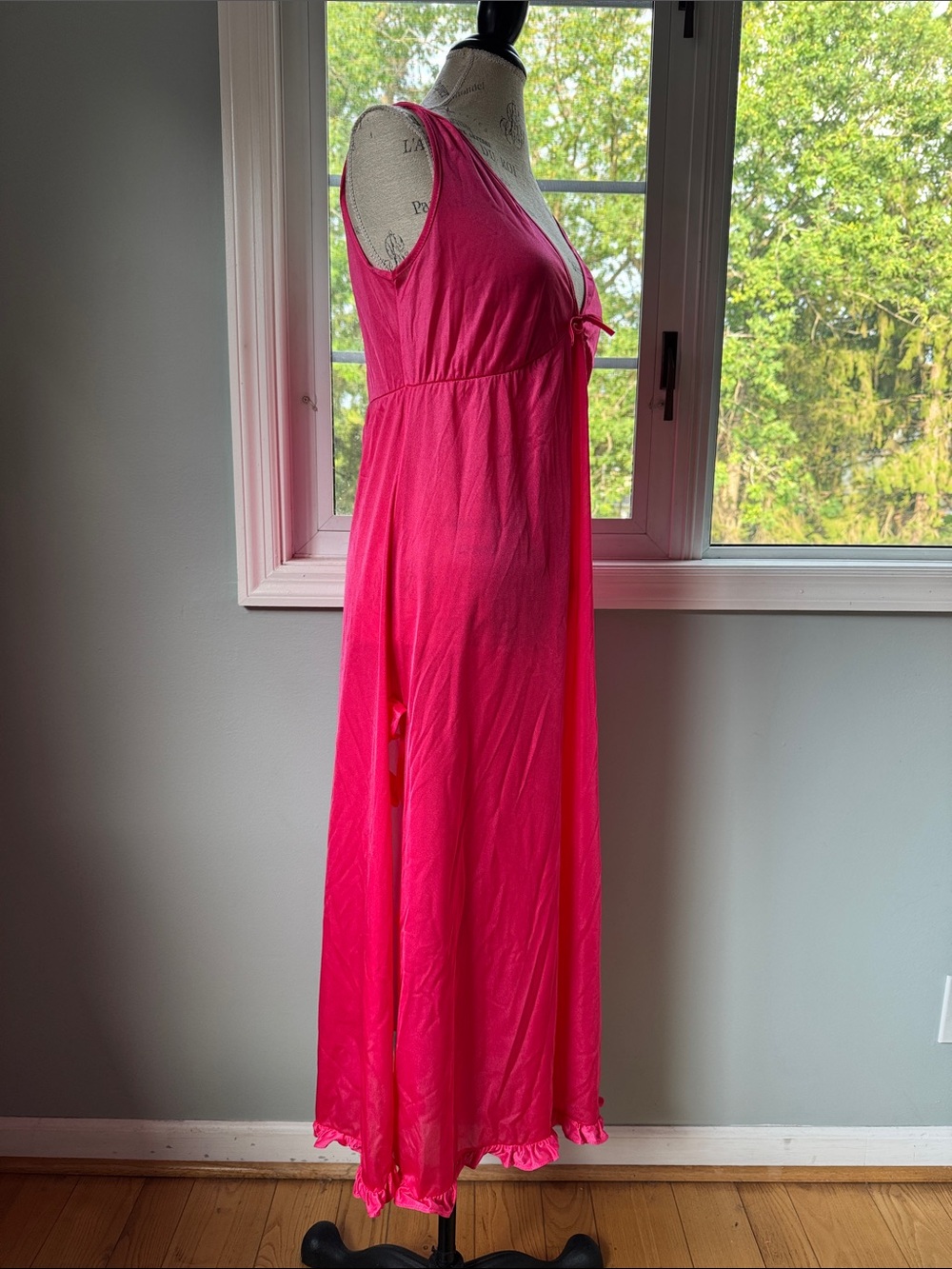 Vintage hot pink ruffled V-neck nylon slip dress Medium - Picture 5 of 9